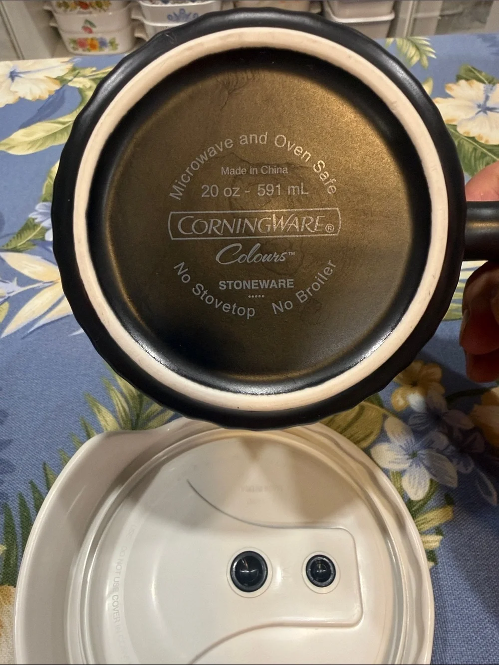 Corningware Black Travel Mug with Lid